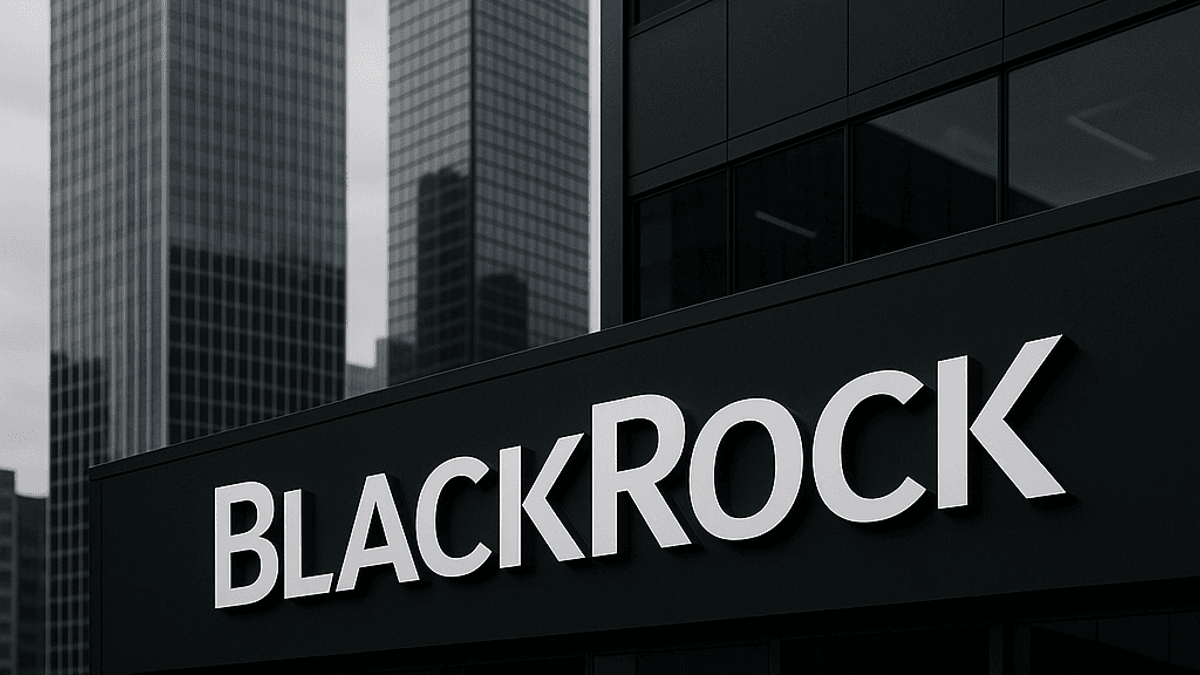BlackRock Sees ESG ETF Inflows as Renewables Rally on Rate Easing